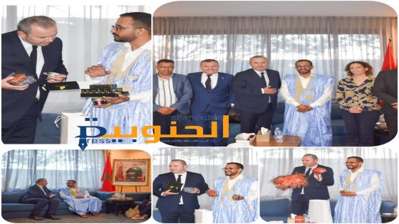 رئيس جماعة الداخلة يخرج عند النمط التقليدي المتعارف بالصحراء لتسويق المنتجات المحلية مع السفير الفرنسي بالداخلة