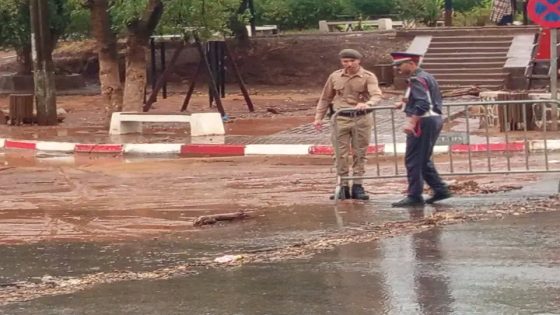 دمنات:جهود جبارة لتسهيل حركة المرور بعد العاصفة الرعدية القوية التي شهدتها أمي نفري