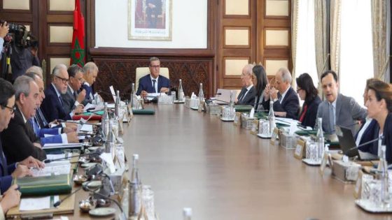 الحكومة تصادق على مرسوم جديد لتوسيع خدمات الرعاية الاجتماعية خارج المؤسسات